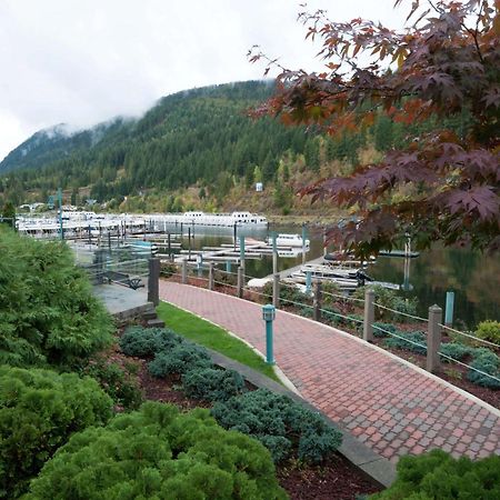 Super 8 By Wyndham Sicamous Otel Dış mekan fotoğraf