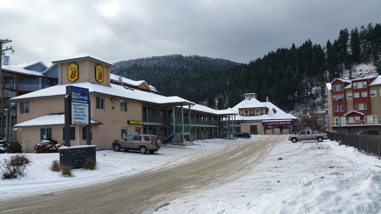 Super 8 By Wyndham Sicamous Otel Dış mekan fotoğraf