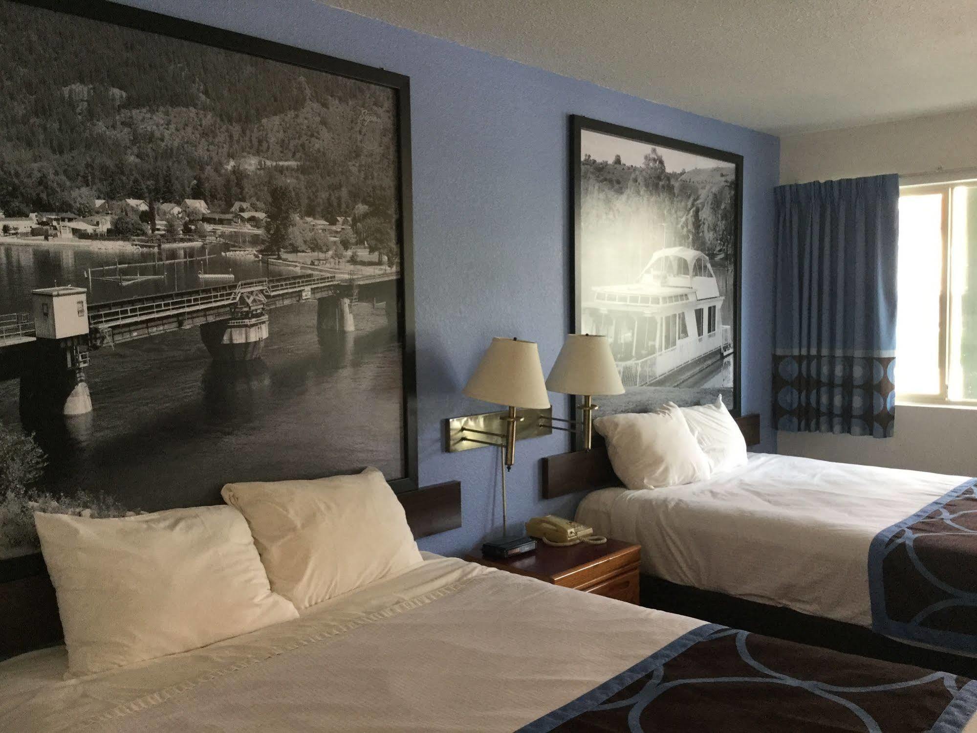 Super 8 By Wyndham Sicamous Otel Dış mekan fotoğraf