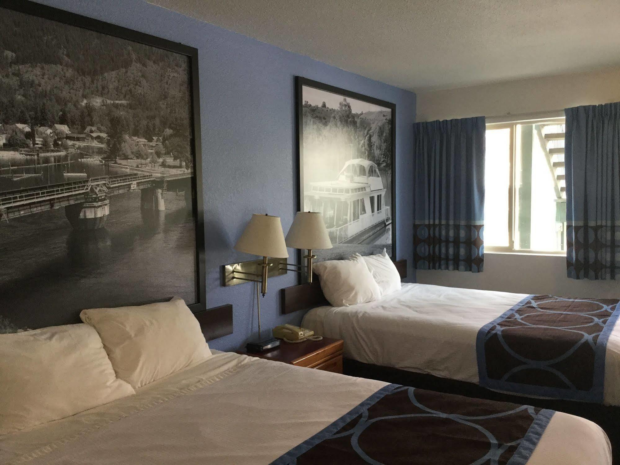 Super 8 By Wyndham Sicamous Otel Dış mekan fotoğraf