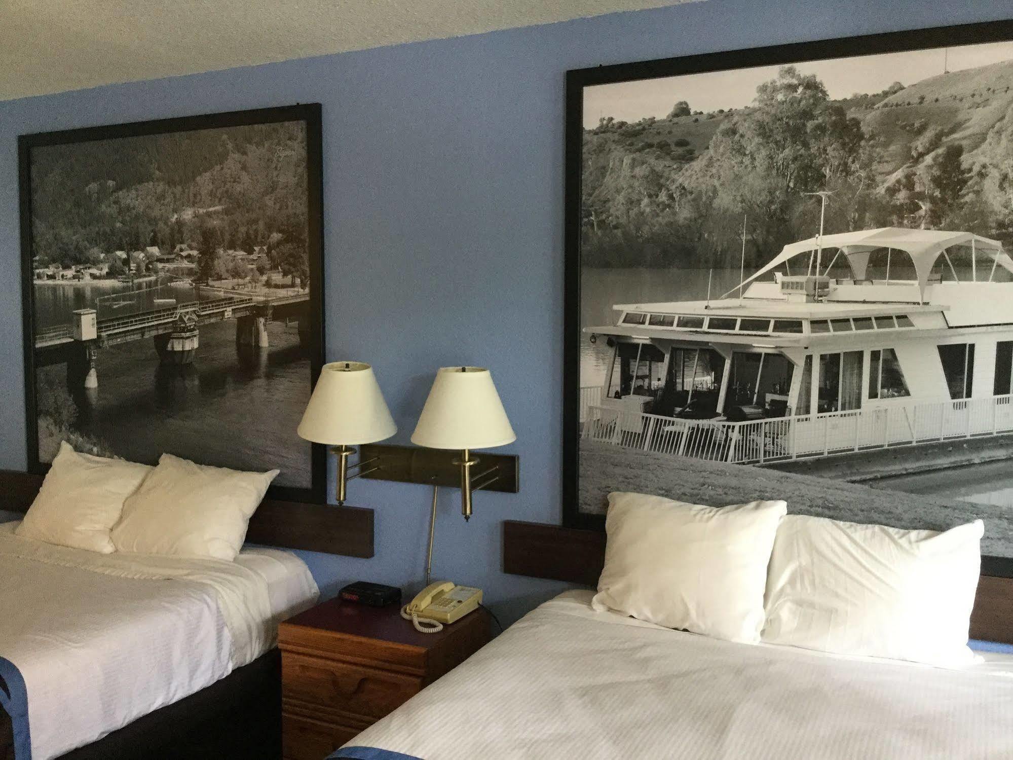 Super 8 By Wyndham Sicamous Otel Dış mekan fotoğraf