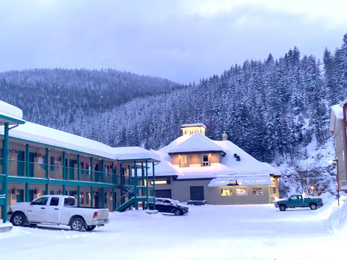 Super 8 By Wyndham Sicamous Otel Dış mekan fotoğraf