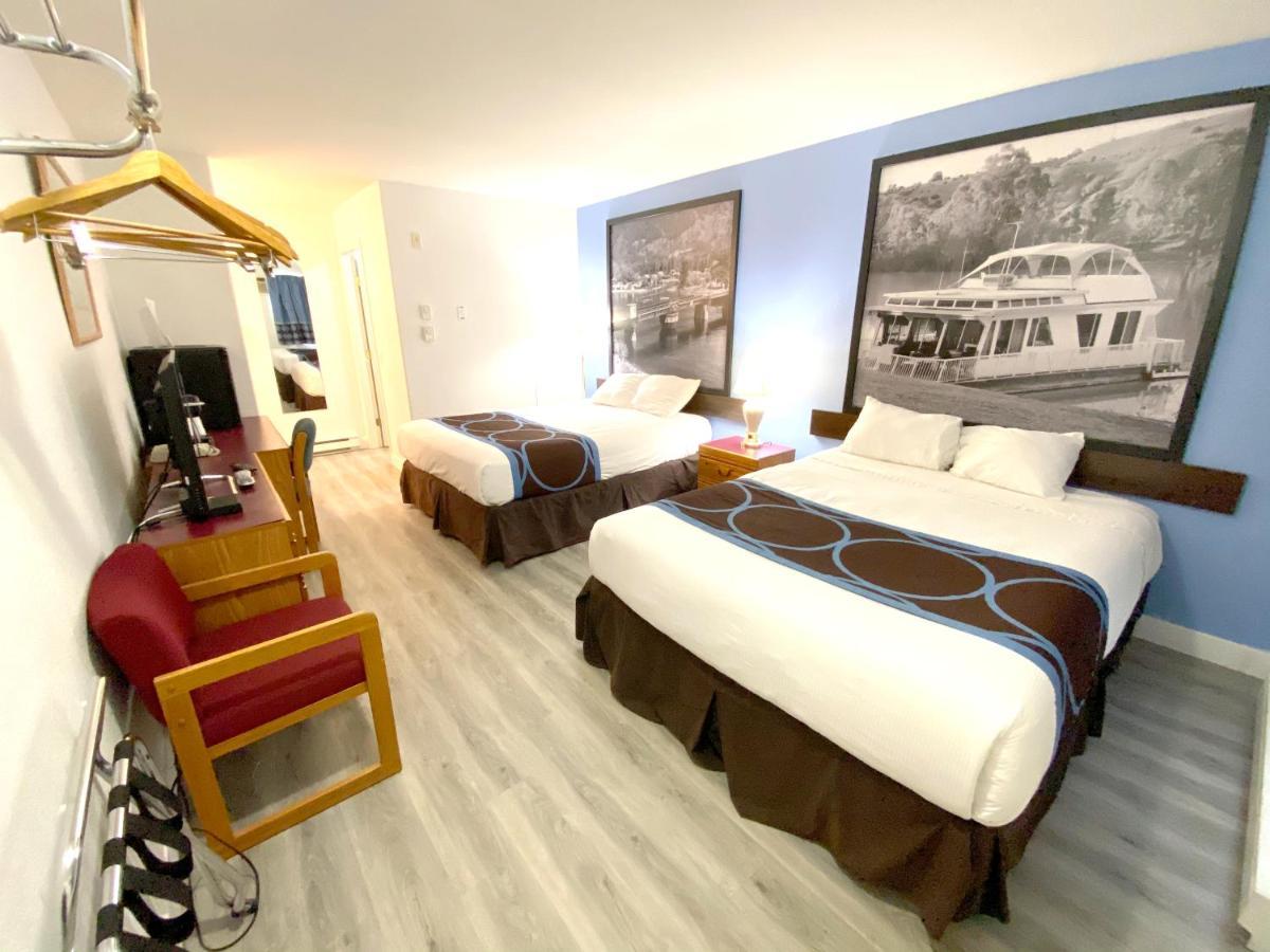 Super 8 By Wyndham Sicamous Otel Dış mekan fotoğraf